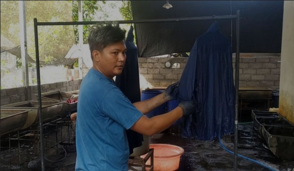 podiumnews.com-Pengusaha Tekstil Buleleng Kembangkan Pewarna Alami